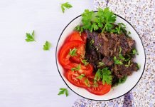 Alpha-Lipoic Acid – can it help in the fight of diabetes? Roasted or grilled beef liver with onion and tomatoes salad. Middle Eastern cuisine.