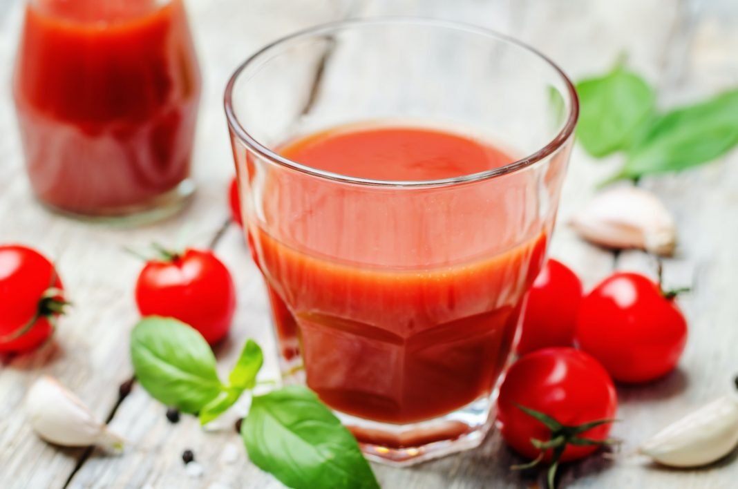 Tomato juice with tomatoes